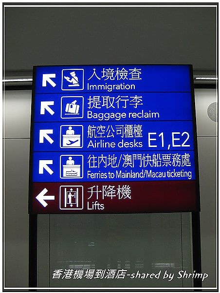 香港機場提行李.jpg 香港機場提行李.jpg