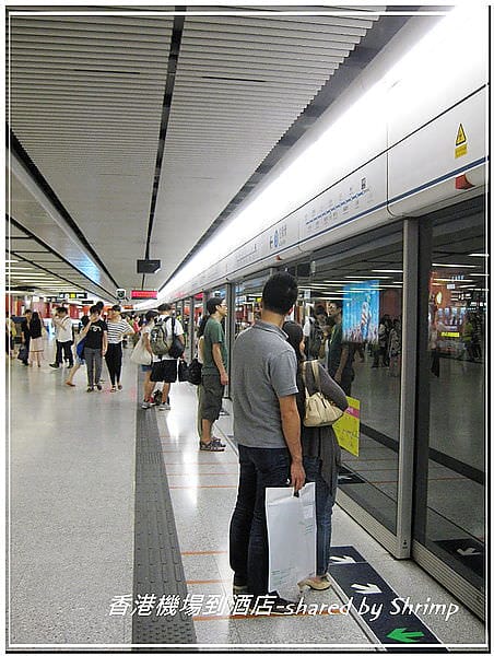 等待港鐵.jpg 等待港鐵.jpg