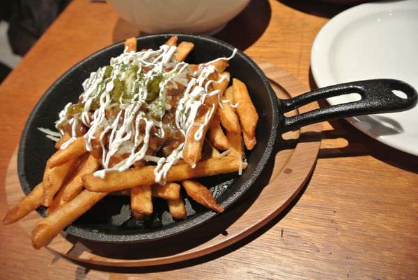 《台北》東區。CAMPUS CAFE。無法錯過的特製蘑菇濃湯