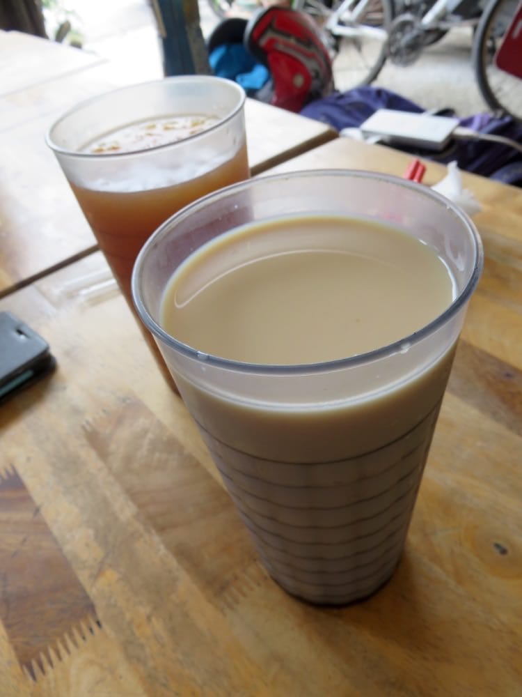 彩色果泡沫紅茶