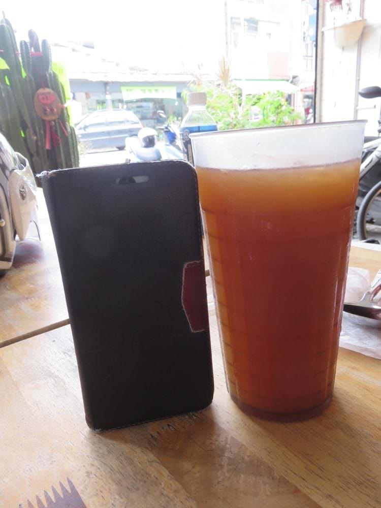 彩色果泡沫紅茶