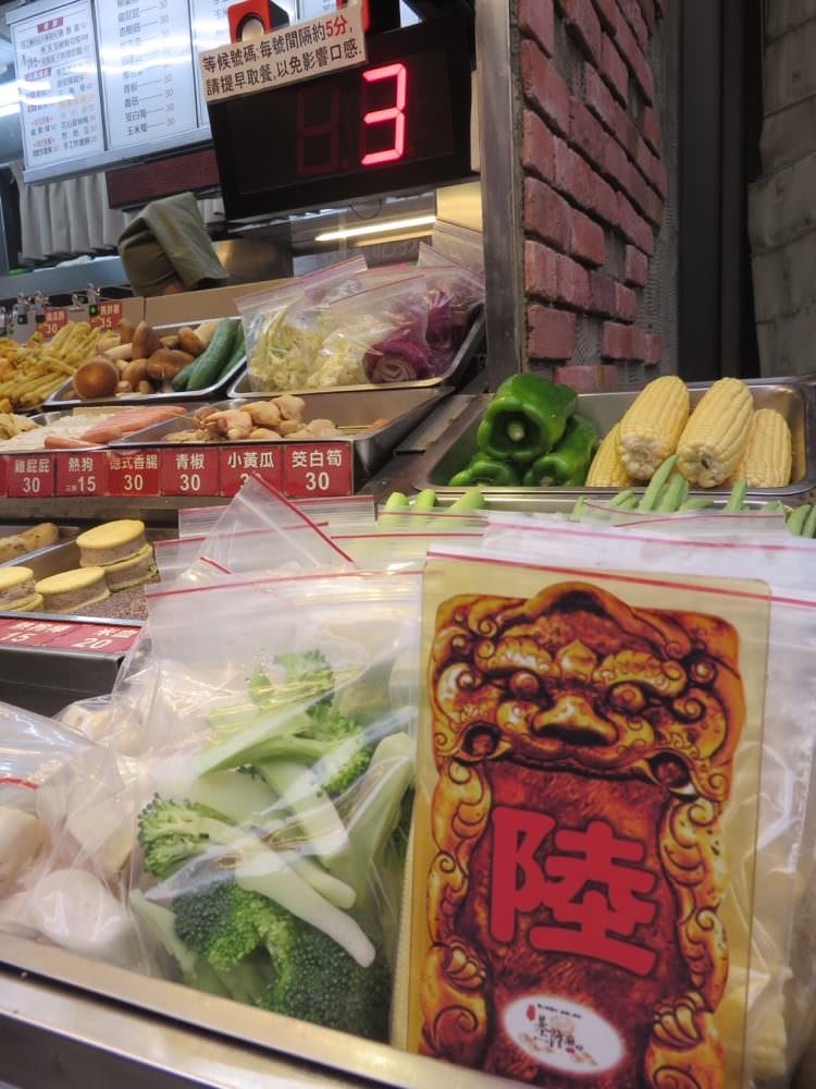 《嘉義》嘉義火車站 車頭火雞肉飯 基隆廟口鹽酥雞 chicken rice & fried chicken - 第9張圖 基隆廟口鹽酥雞