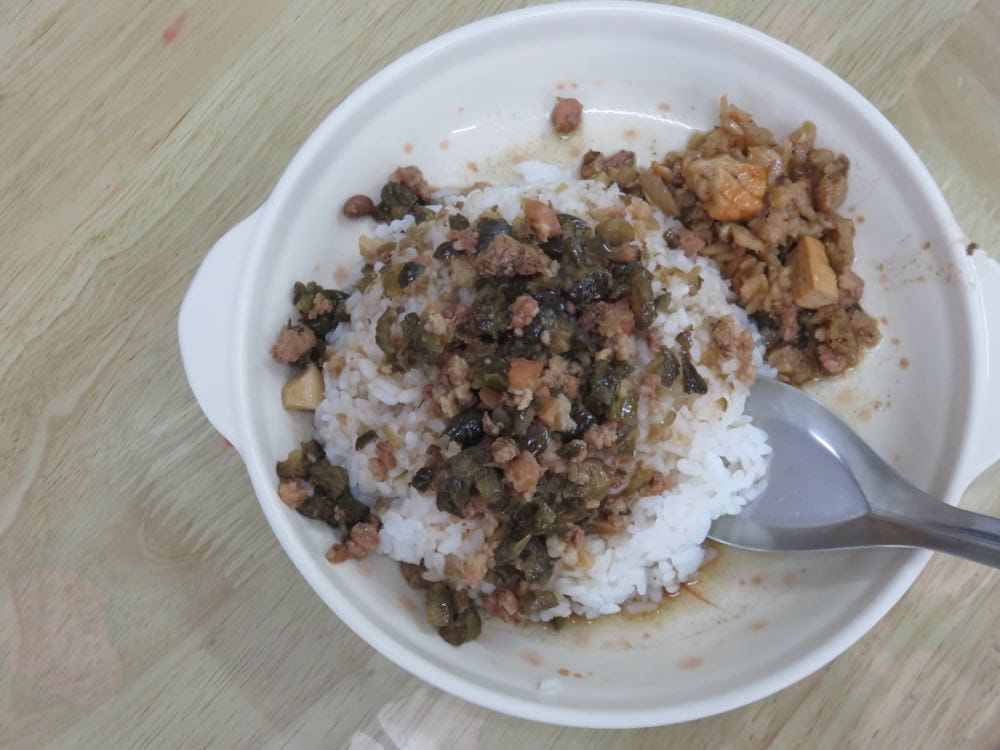 《花蓮》Day2 嘉香米粉羹 跟碗公有得比的瓜仔肉飯 在地學子都知道的秘密基地 - 第6張圖 嘉香米粉羹