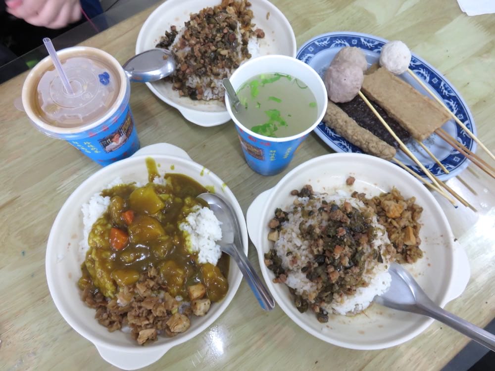 《花蓮》Day2 嘉香米粉羹 跟碗公有得比的瓜仔肉飯 在地學子都知道的秘密基地 - 第1張圖 嘉香米粉羹