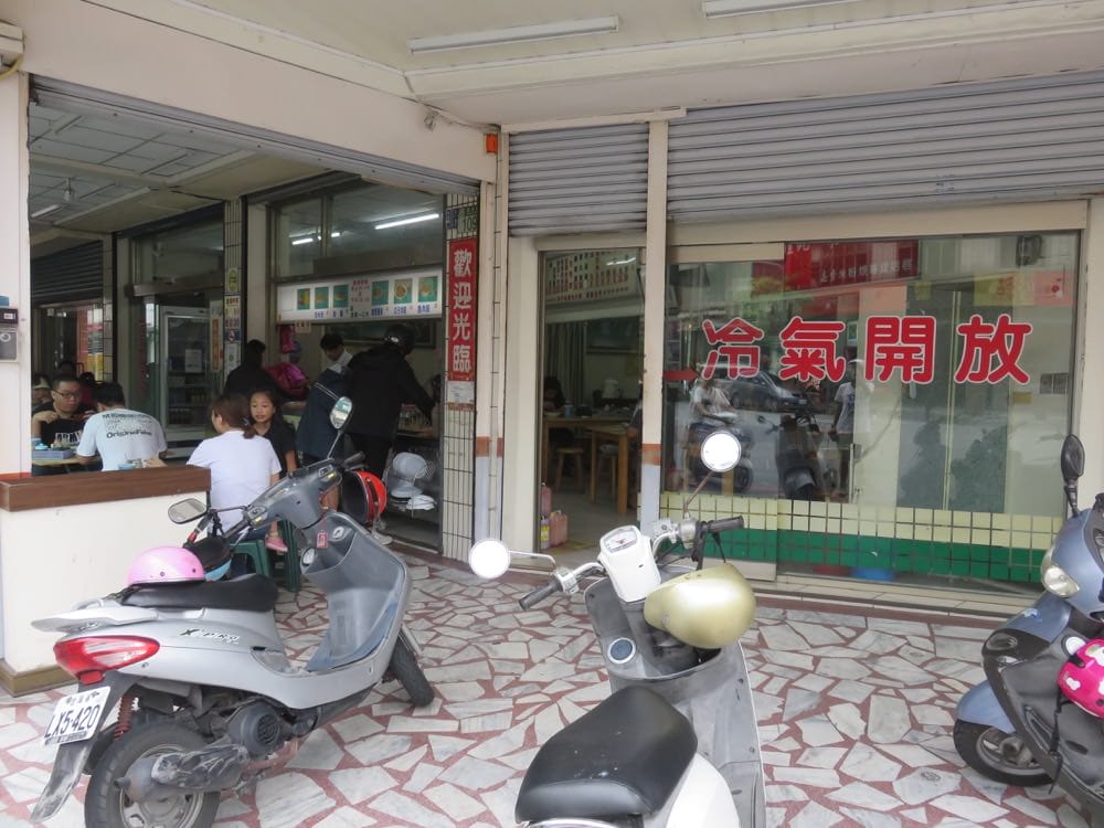 《花蓮》Day2 嘉香米粉羹 跟碗公有得比的瓜仔肉飯 在地學子都知道的秘密基地 - 第2張圖 嘉香米粉羹