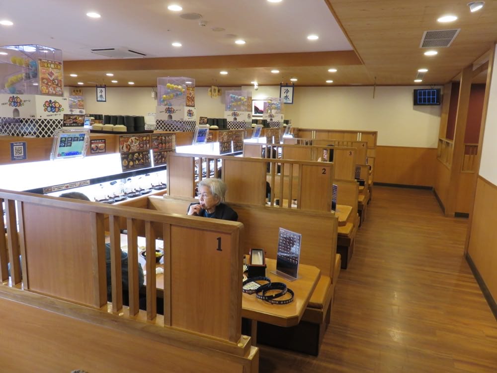 《台北》藏壽司 くら寿司 Kura Sushi 回收盤子可摸獎 趣味無窮