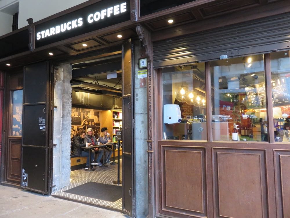 西班牙馬德里主廣場 拍照的同時當心荷包