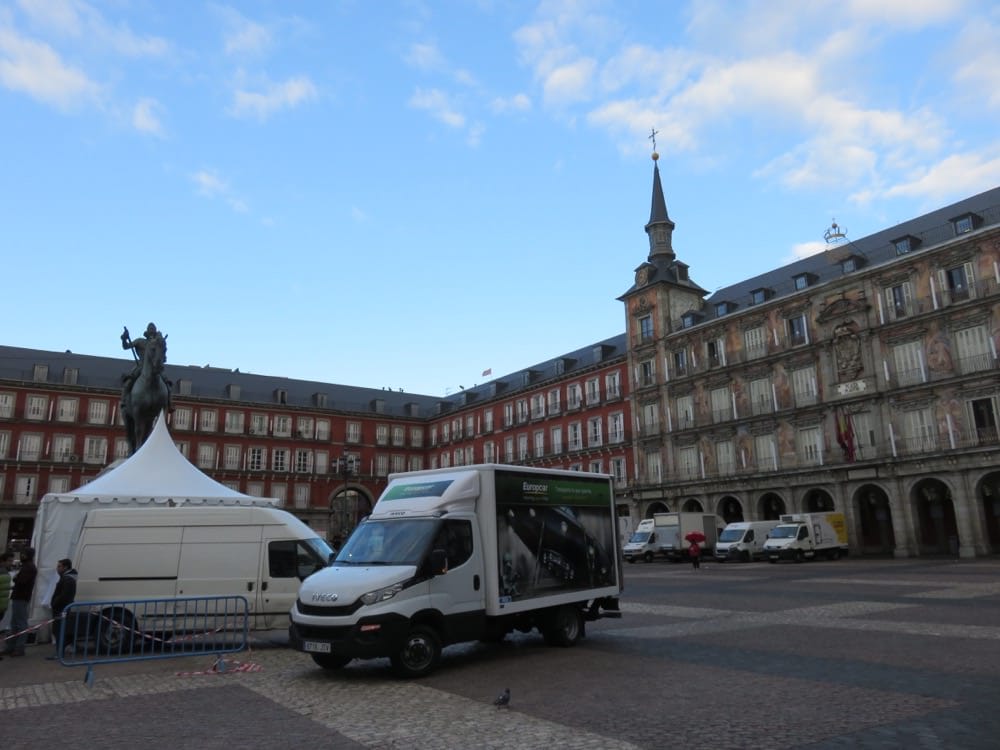 西班牙馬德里主廣場 拍照的同時當心荷包