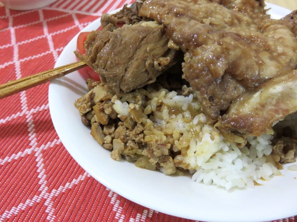 內湖便當 黑記懷舊排骨年紀沒有大到懷舊就是一家可吃的便當