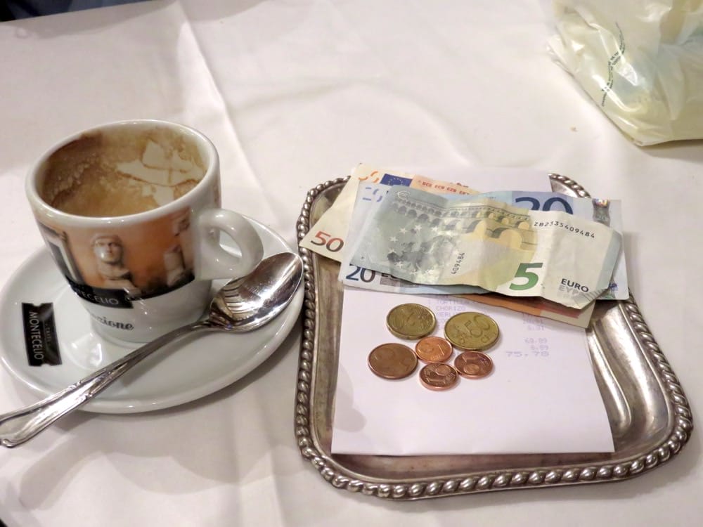 塞哥維亞特色烤乳豬橋邊老店Mesón De Cándido不摔盤子