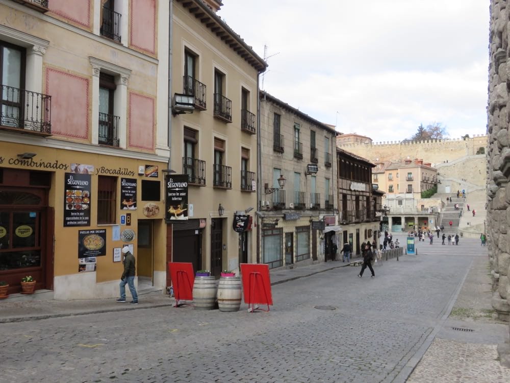 西班牙塞哥維亞水道橋與超好吃蘋果派