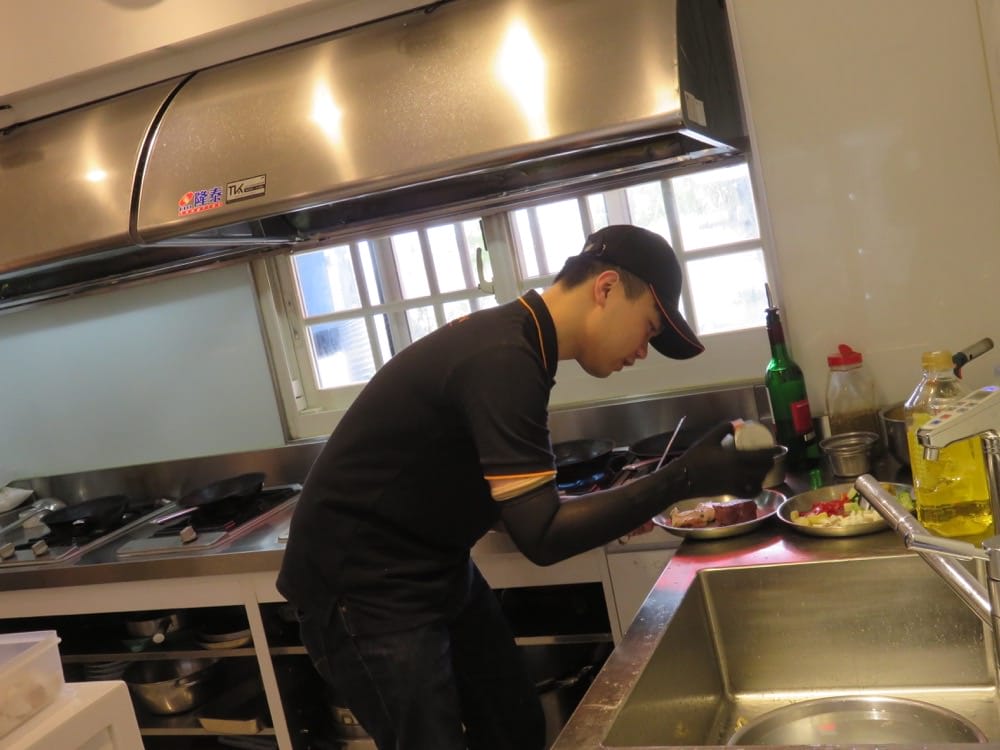 《察爾斯廚房》當品嚐過食物原味就是一條不歸路 Charles’ Kitchen