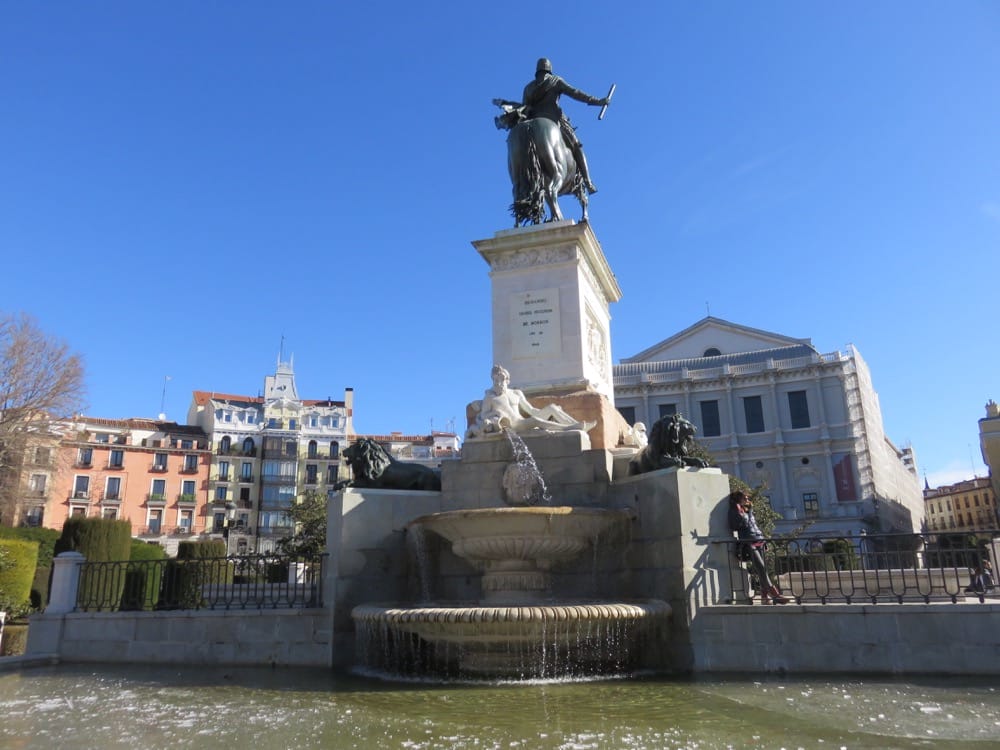 馬德里王宮與Starbucks的邂逅