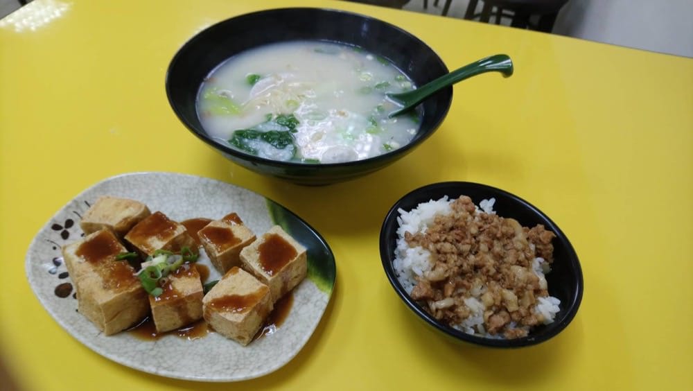 內湖便當 海口之家去頭尾就油炸的豪邁連鎖