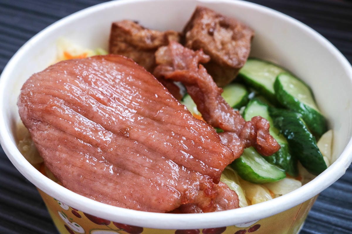 內湖便當 海口之家去頭尾就油炸的豪邁連鎖