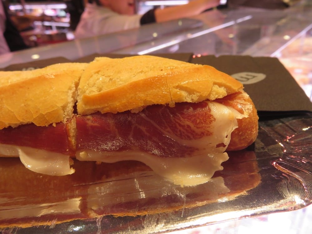 《台灣人看西班牙日常》西班牙生火腿臘腸滿滿人生