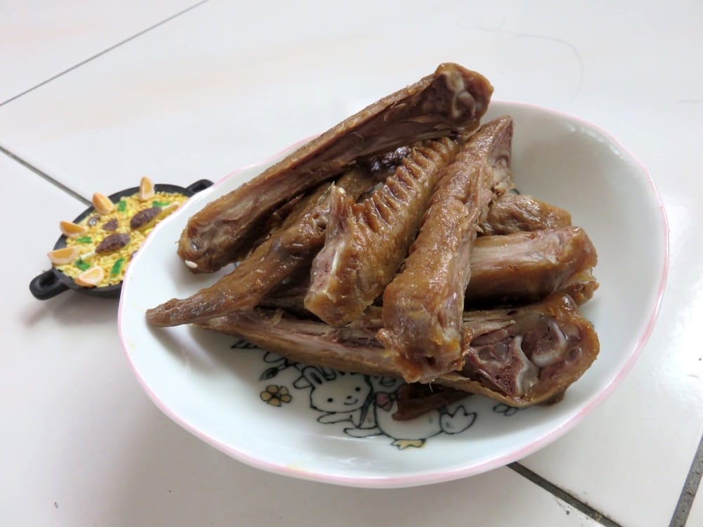 台北市場 珍育魯味原宜蘭羅東放山雞 雞腳豬肝口水雞鴨賞驚為天人 - 第4張圖 台北市場 珍育魯味原宜蘭羅東放山雞 雞腳豬肝口水雞鴨賞驚為天人