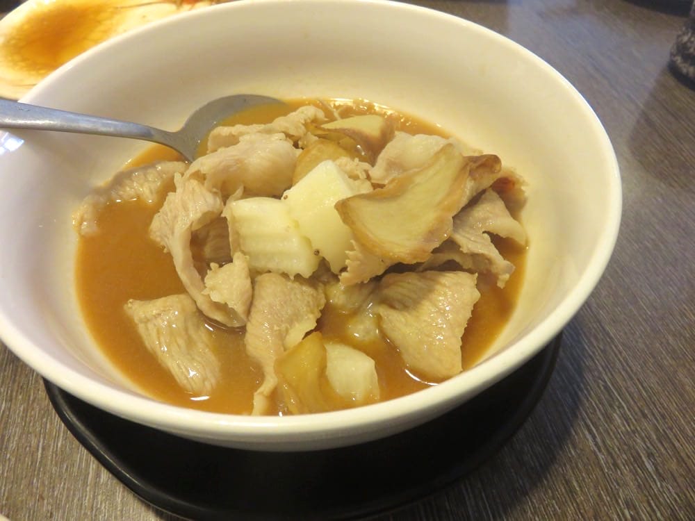 《泉海鮮日式料理》擁有驚人生魚片的日皮台骨老靈魂