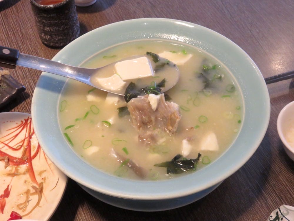 《泉海鮮日式料理》擁有驚人生魚片的日皮台骨老靈魂