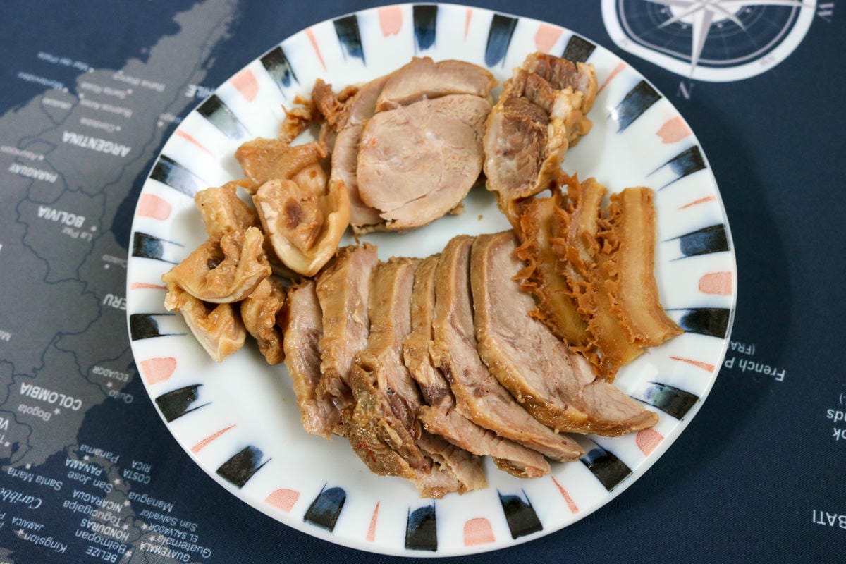 台北市場 珍育魯味原宜蘭羅東放山雞 雞腳豬肝口水雞鴨賞驚為天人 - 第22張圖 台北市場 珍育魯味原宜蘭羅東放山雞 雞腳豬肝口水雞鴨賞驚為天人