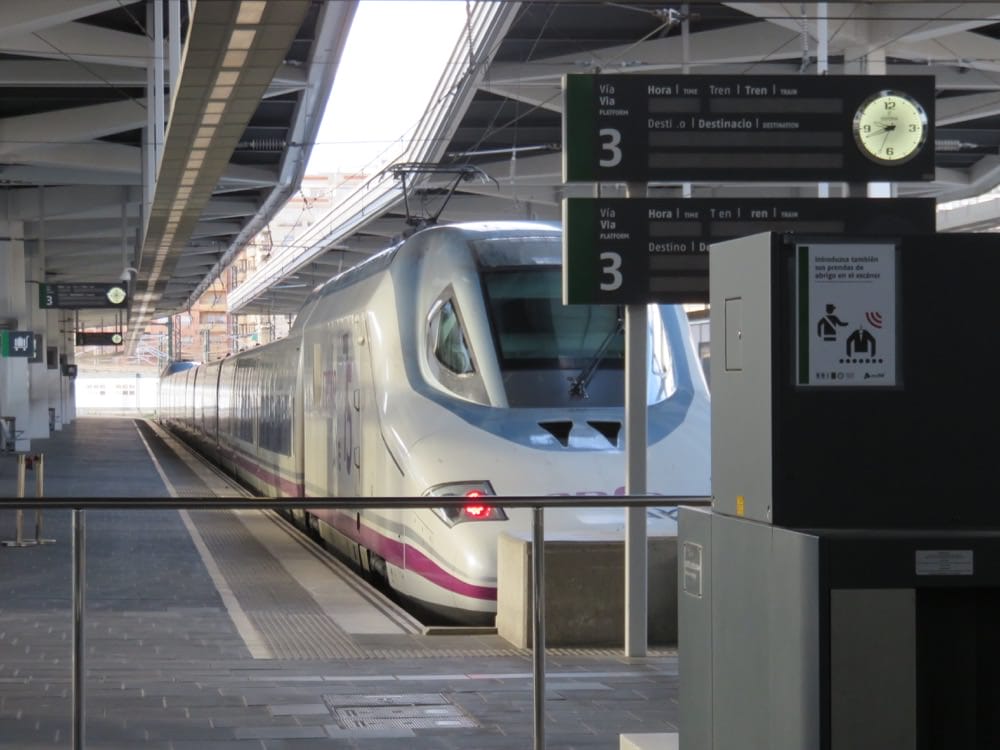 瓦倫西亞到巴塞隆納西班牙國鐵Renfe前往