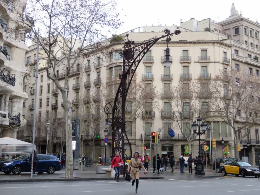 巴塞隆納米拉之家Casa Milà高第建築但星巴克倒了