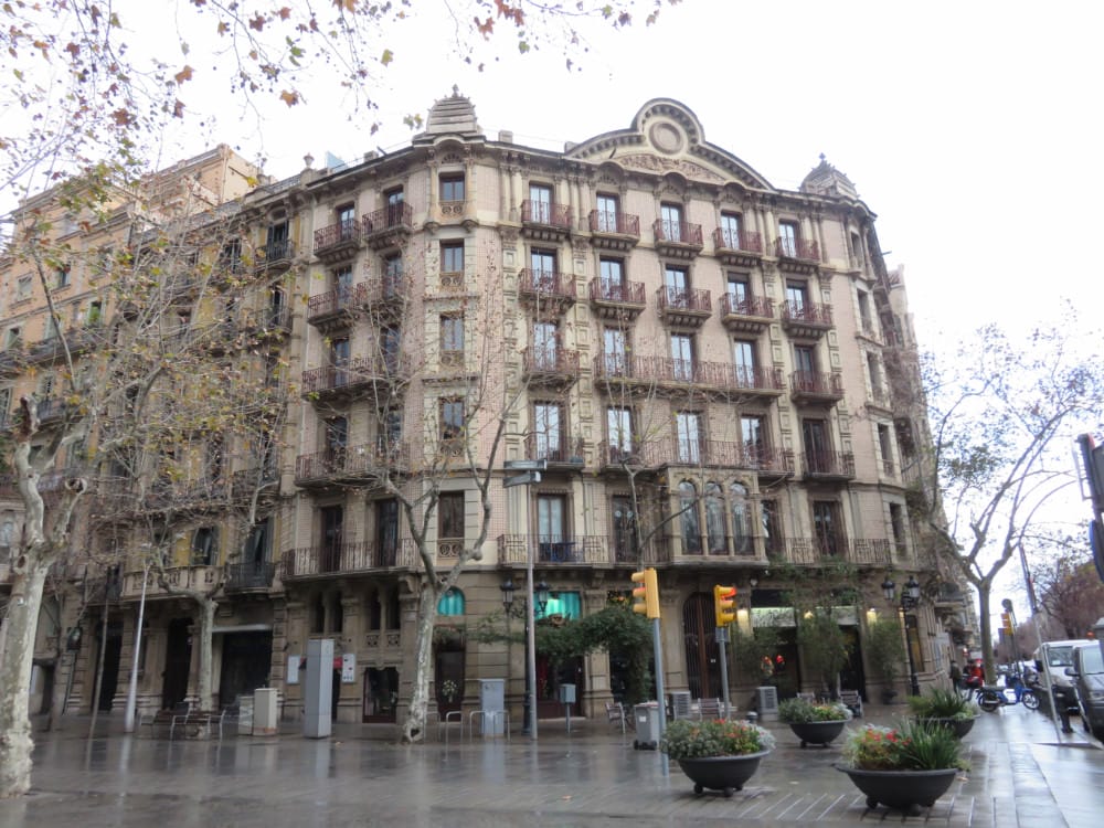 巴塞隆納米拉之家Casa Milà高第建築但星巴克倒了