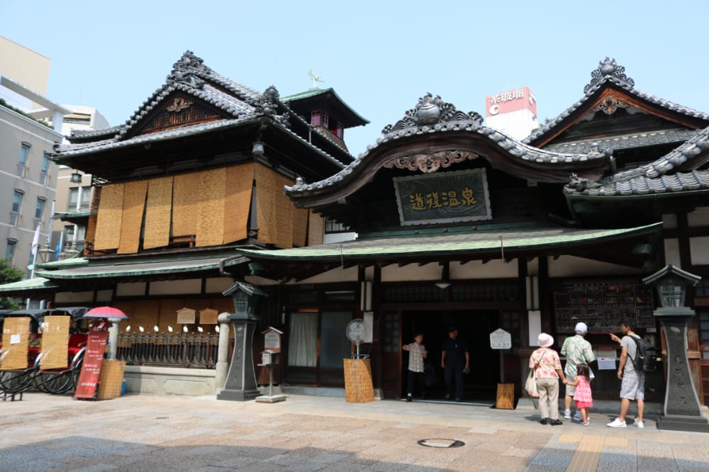 松山道後溫泉 少爺列車的復古懷舊