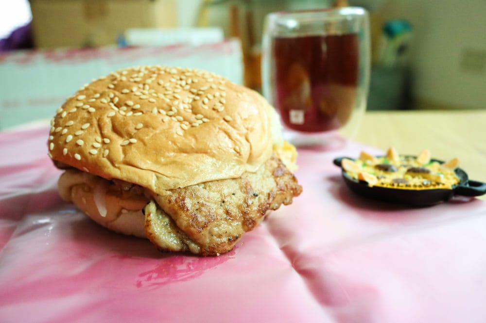 內湖早餐 高人氣手工厚片豬排的巨堡早餐