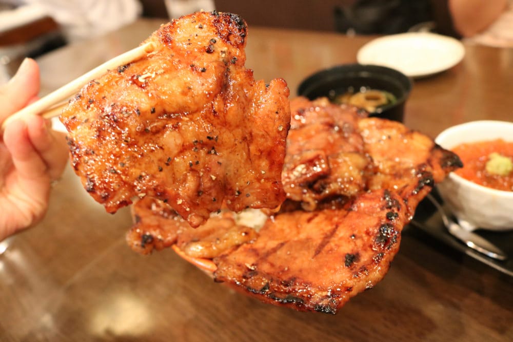 東京燒肉 炭火燒豚丼専門北海道十勝帶廣的烤肉飯有沒有龍飛出來