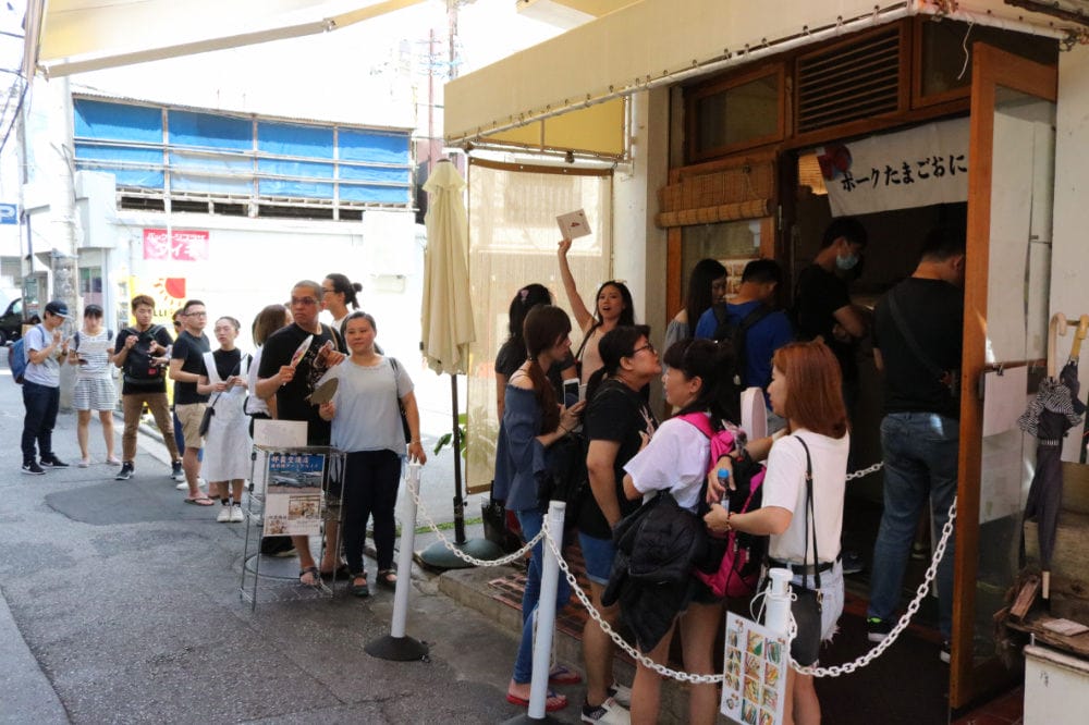 沖繩早餐排到爛來排隊可能會後悔的豬肉雞蛋飯糰本店 - 第2張圖 沖繩早餐排到爛來排隊可能會後悔的豬肉雞蛋飯糰本店