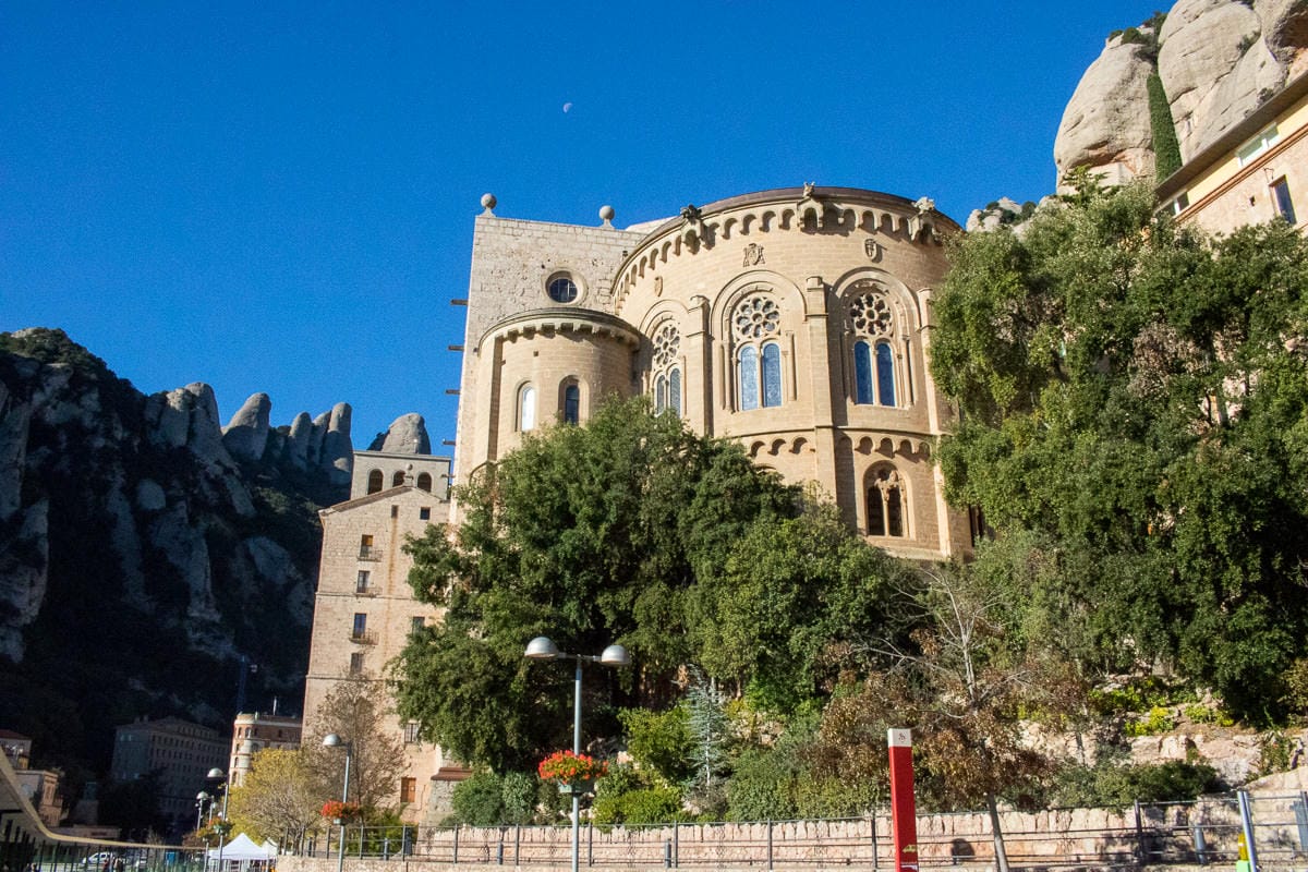巴塞隆納蒙塞拉特修道院美食Tapas葡萄酒莊半日遊