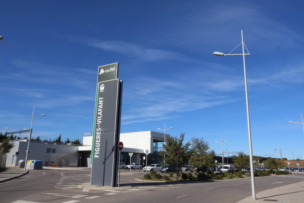 從巴塞隆納買車票搭高鐵到費格拉斯找達利