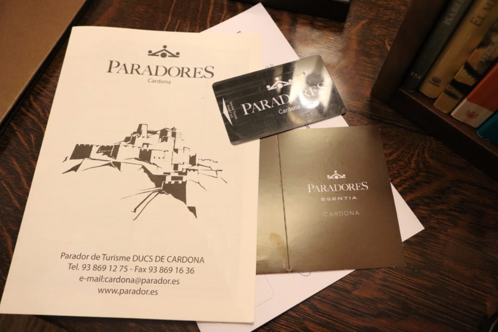 西班牙卡爾多納城堡鹽礦交通與國營旅館Parador Cardona