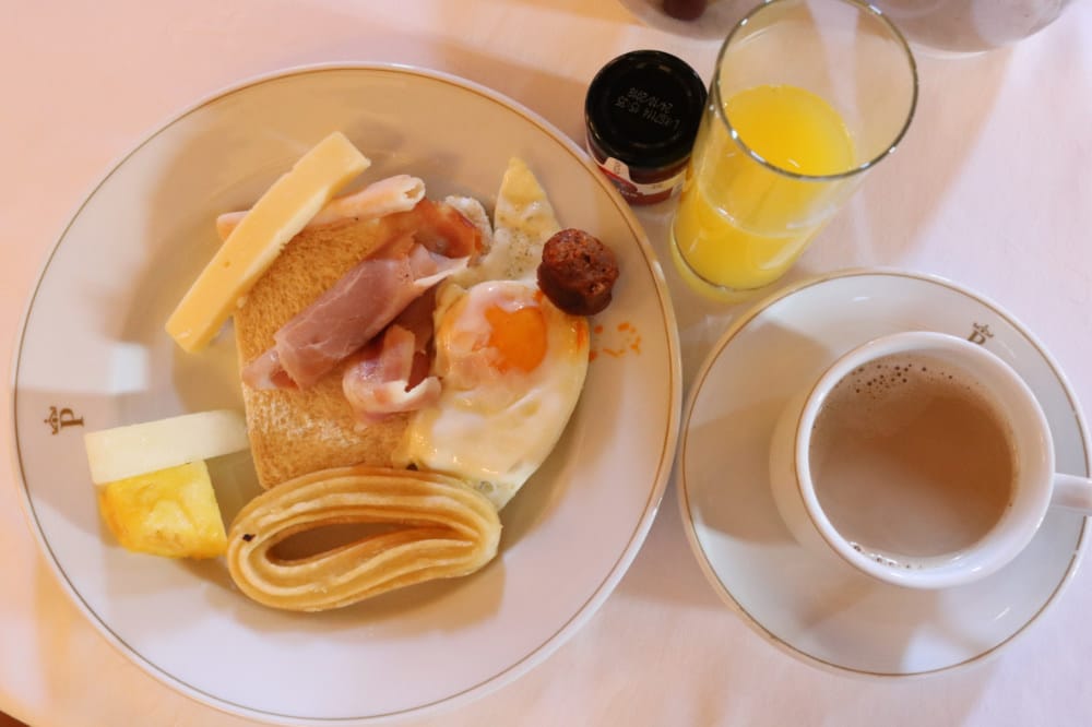 西班牙卡爾多納城堡鹽礦交通與國營旅館Parador Cardona