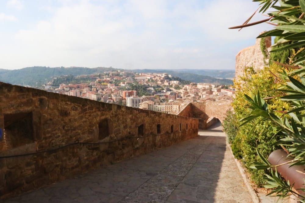 西班牙卡爾多納城堡鹽礦交通與國營旅館Parador Cardona