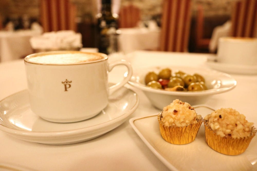 西班牙卡爾多納 西班牙國營旅館 Parador de Cardona 城堡餐廳