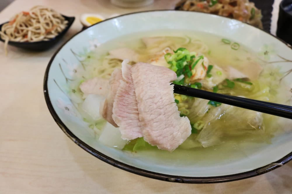 《台中豐原》八楓堂川燙牛肉麵 松阪豬 拌麵 溏心蛋 吃麵好所在 - 第10張圖 《台中豐原》八楓堂川燙牛肉麵 松阪豬 拌麵 溏心蛋 吃麵好所在