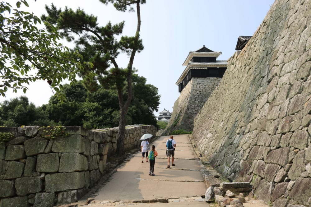 專欄｜日本松山自由行必去景點：少爺列車、松山城、道後溫泉