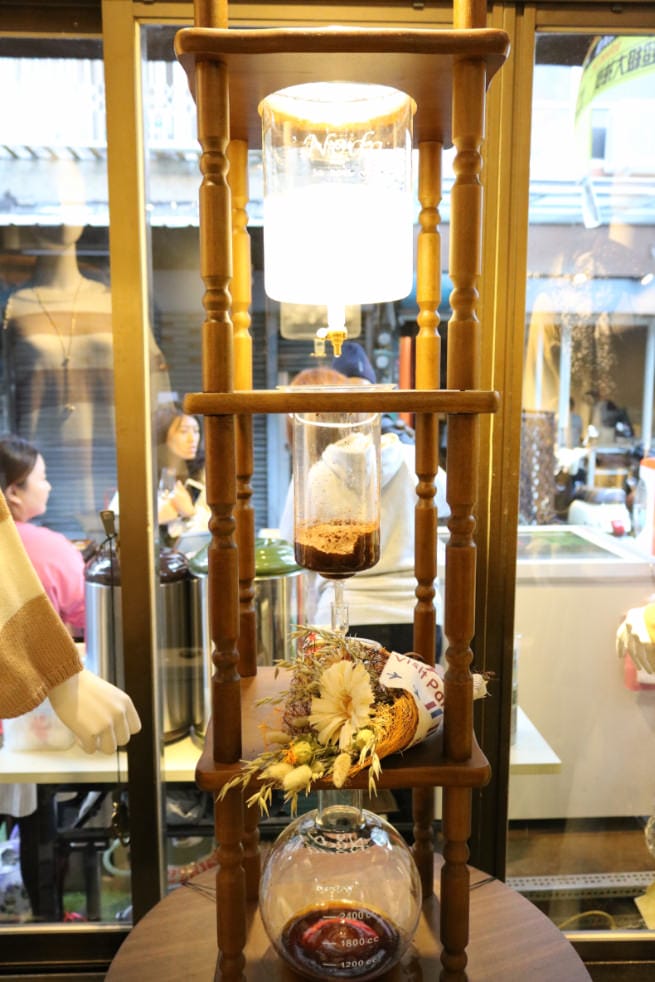 《台中》台中車站 綠豆沙 鳥蛋糕 冰滴咖啡共享去化妝室吧 - 第4張圖 《台中》台中車站 綠豆沙 鳥蛋糕 冰滴咖啡共享去化妝室吧