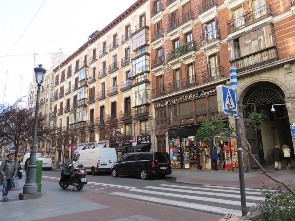 機場寄放行李 巴塞隆納與馬德里機場 行李寄放