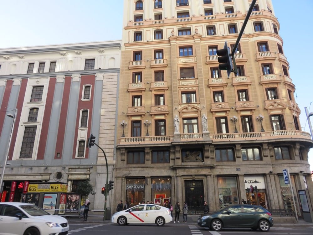 機場寄放行李 巴塞隆納與馬德里機場 行李寄放