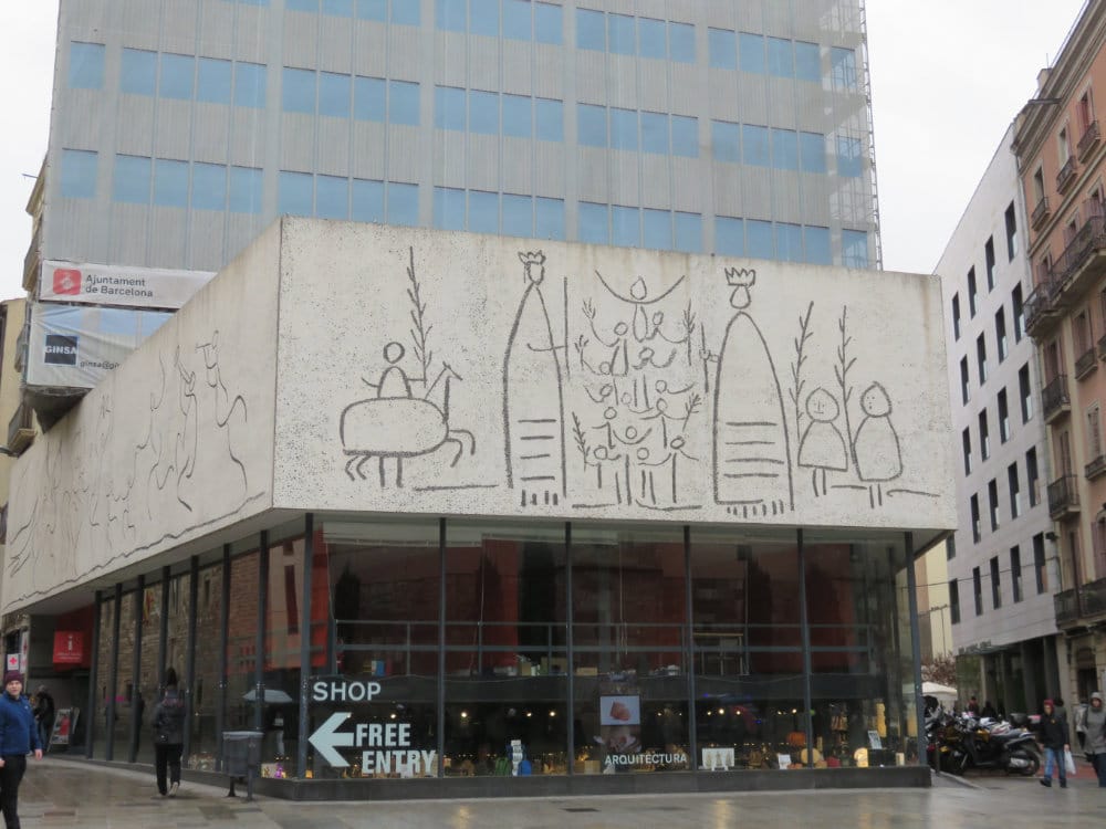 西班牙自駕停車方便嗎？租車自駕找車位不求人