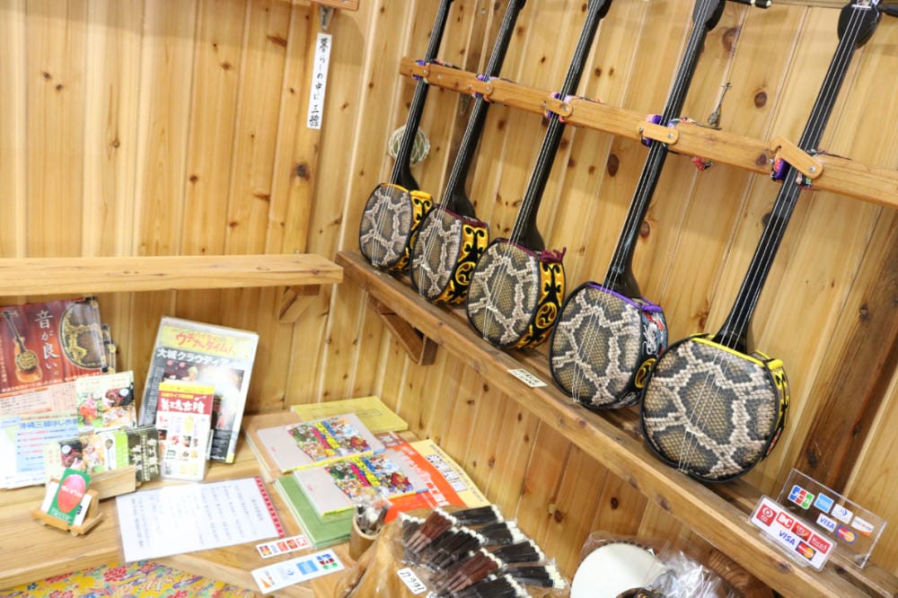 沖繩親子活體驗 風獅爺素燒 藍染 皮革 三線自彈自唱 - 第1張圖 沖繩親子活體驗 風獅爺素燒 藍染 皮革 三線自彈自唱