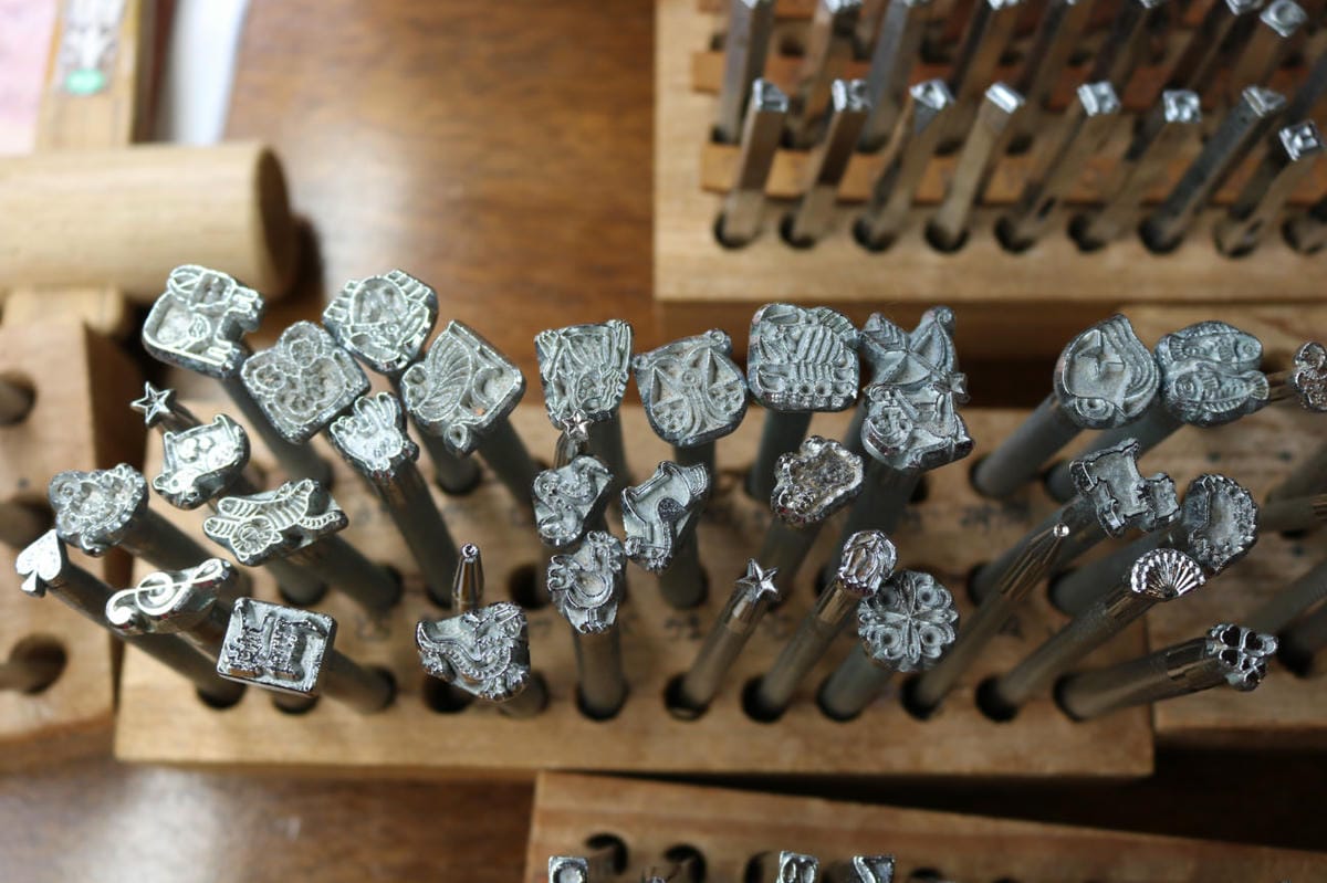 沖繩親子活體驗 風獅爺素燒 藍染 皮革 三線自彈自唱 - 第7張圖 沖繩親子活體驗 風獅爺素燒 藍染 皮革 三線自彈自唱