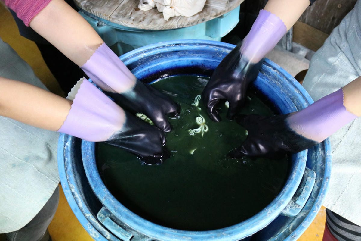 沖繩親子活體驗 風獅爺素燒 藍染 皮革 三線自彈自唱 - 第4張圖 沖繩親子活體驗 風獅爺素燒 藍染 皮革 三線自彈自唱