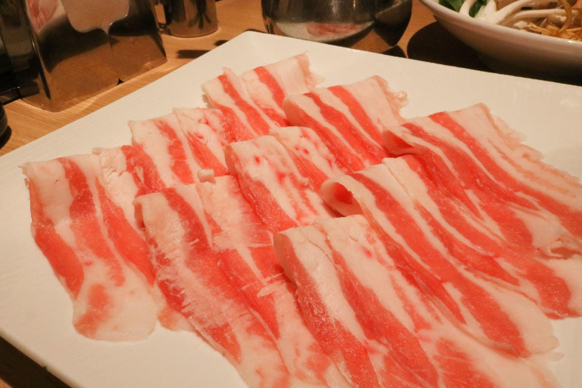 《日本》心齋橋不吃牛的燒烤 火鍋吃到飽 金豬PREMIUM