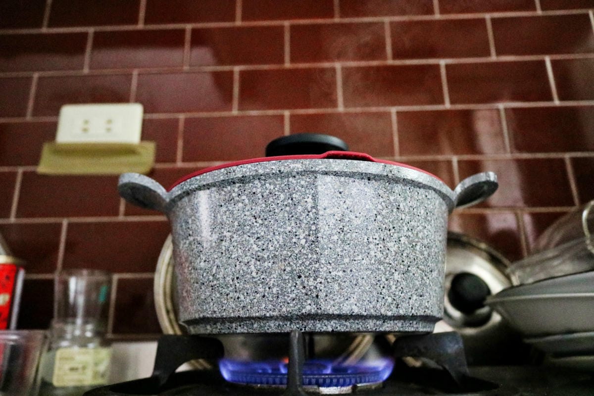 食譜｜壽喜燒牛奶鍋 什錦炊飯 滷肉食譜 neoflam樸石鑄造雙耳鍋一鍋搞定