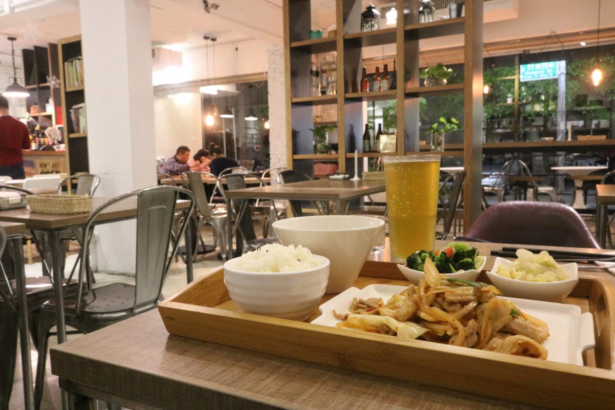 內湖簡餐 喜波廚房 聚餐咖啡懷念的泡沫紅茶簡餐升級版