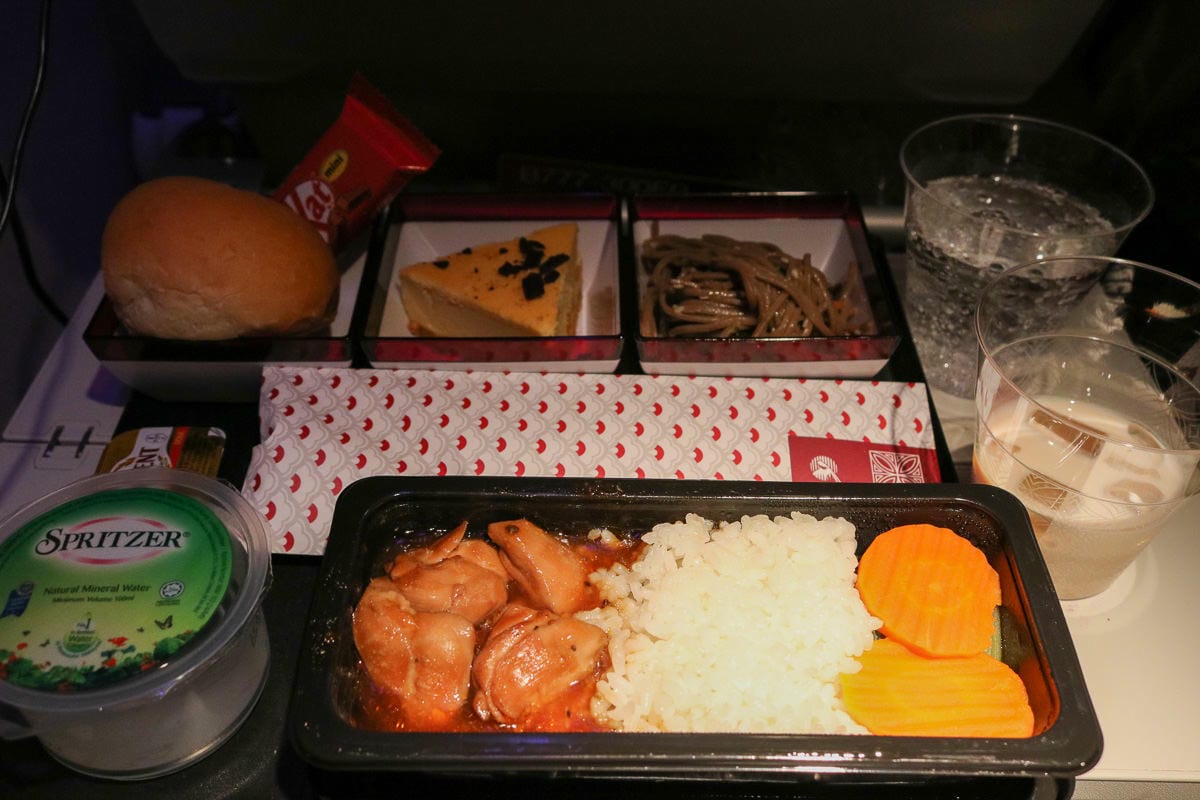 西班牙卡達航空飛歐洲 香港轉杜哈搭乘評價心得